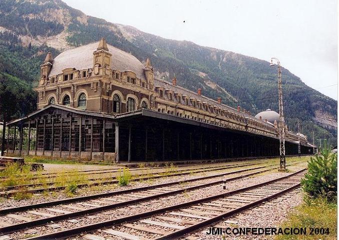 Canfranc estación 2004.JPG