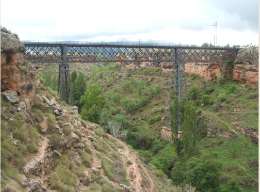 Puente sobre el arroyo de Baul, línea de Guadix a Baza.JPG