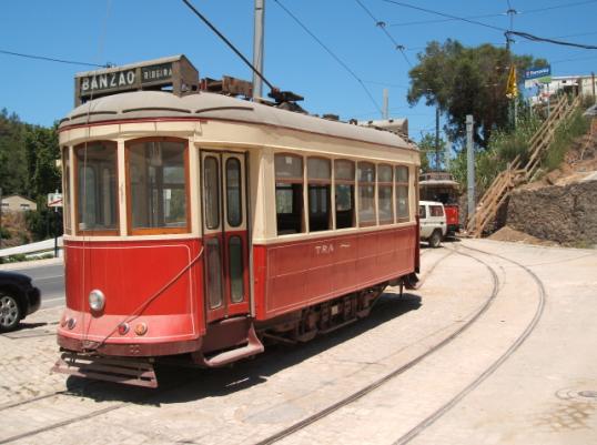 Tranvía apartado en Sintra.JPG